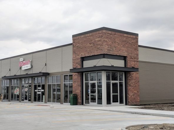 Morrissey Crossing Shopping Plaza: 1601-1611 Morrissey Dr, Bloomington, IL 61704